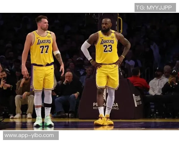 詹姆斯与东契奇上赛季联手出战23场比赛共同取得15胜8负佳绩 詹姆斯与东契奇上赛季联手出战23场比赛共同取得15胜8负佳绩