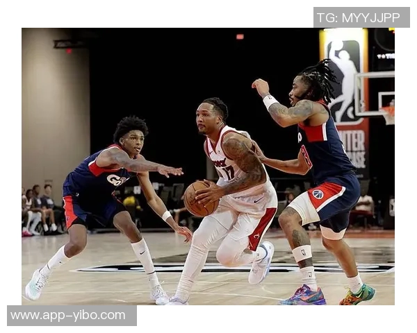 热火后卫贾米尔杨替麦克朗出战新秀赛场均255分表现引关注